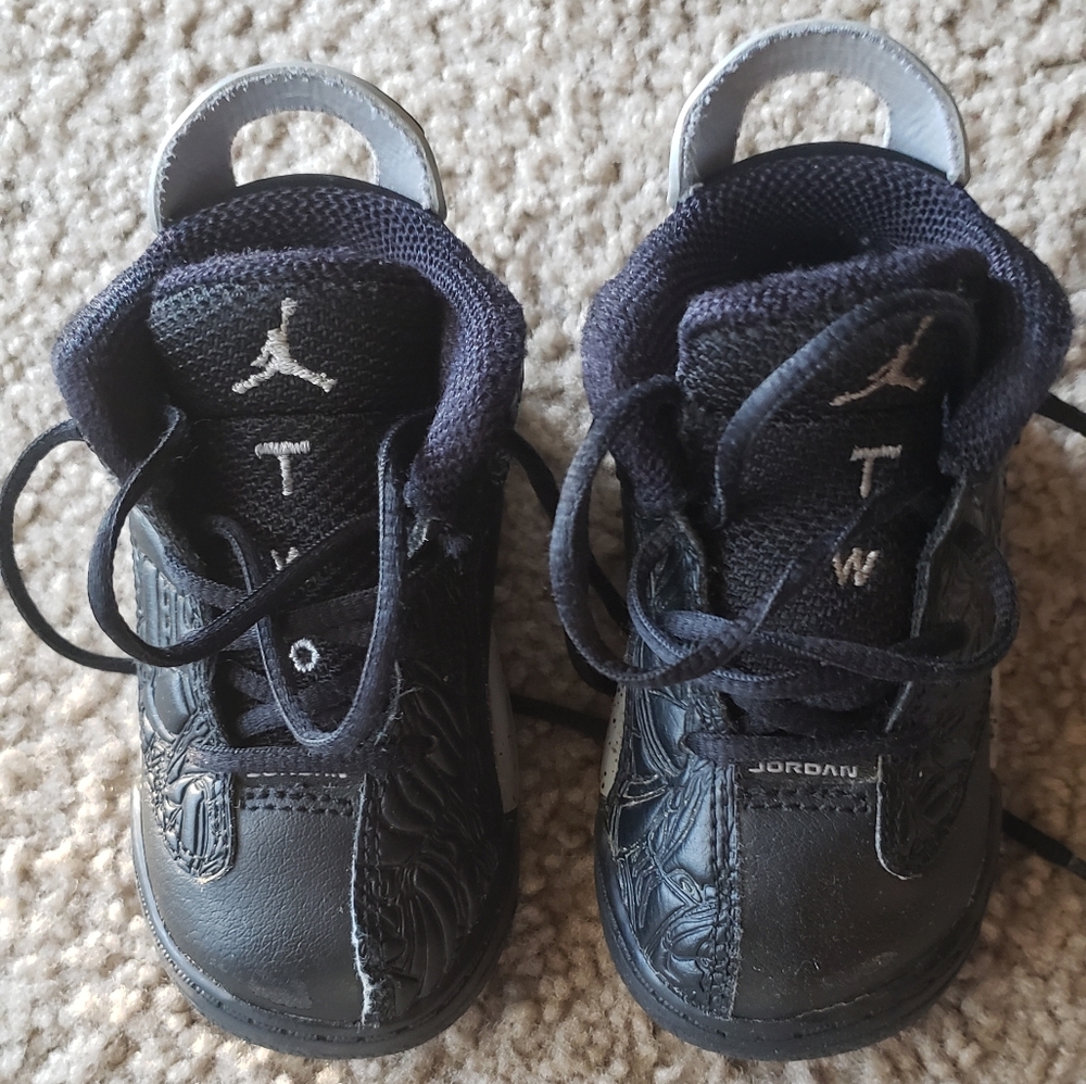 Jordans boys black and grey toddler size 5